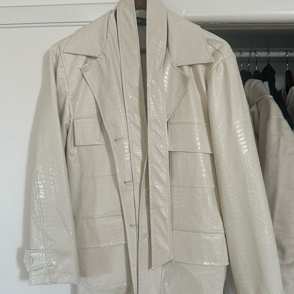 Lioness snakeskin coat 🐍